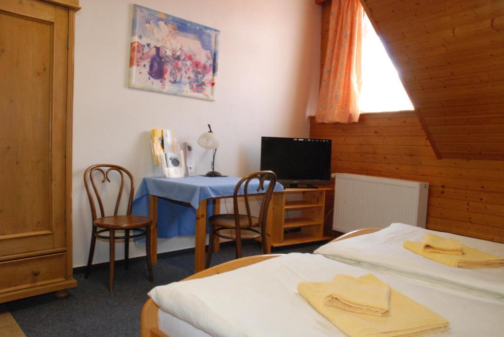 Hotel U Ruze スラヴォニツェ 部屋 写真