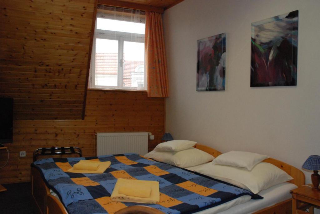 Hotel U Ruze スラヴォニツェ 部屋 写真