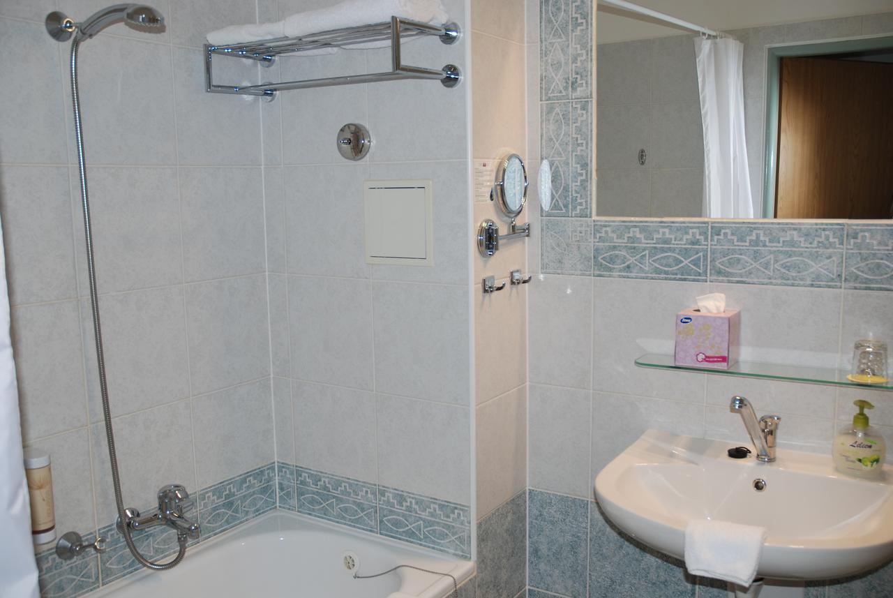 Hotel U Ruze スラヴォニツェ エクステリア 写真