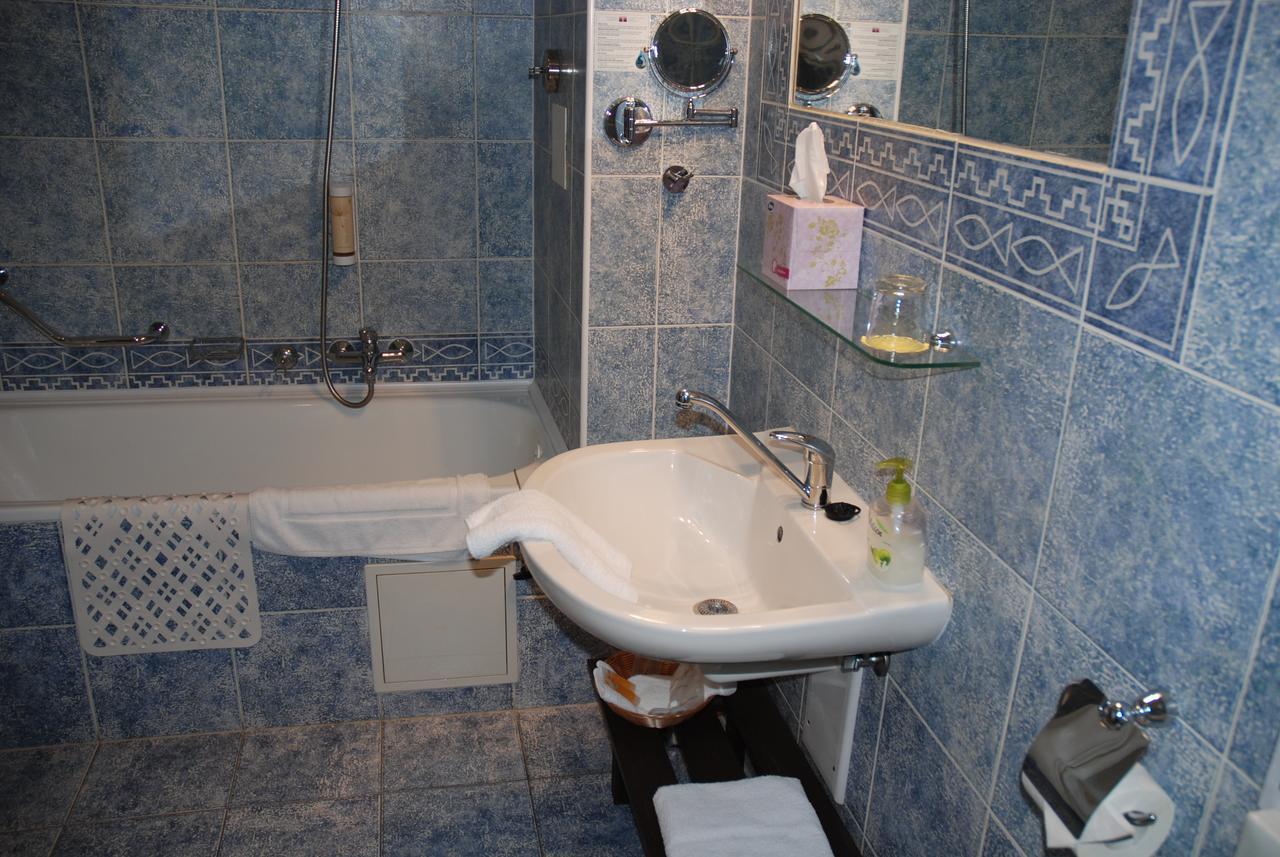 Hotel U Ruze スラヴォニツェ エクステリア 写真